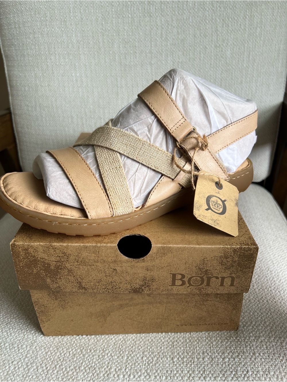 Born Beige/Tan Leather Crisscross Strap Sandals Size9